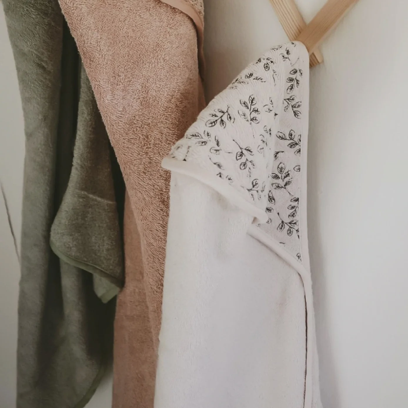 Natruba Baby Hooded Bath Towel Creme, Leaf Embroided Hood