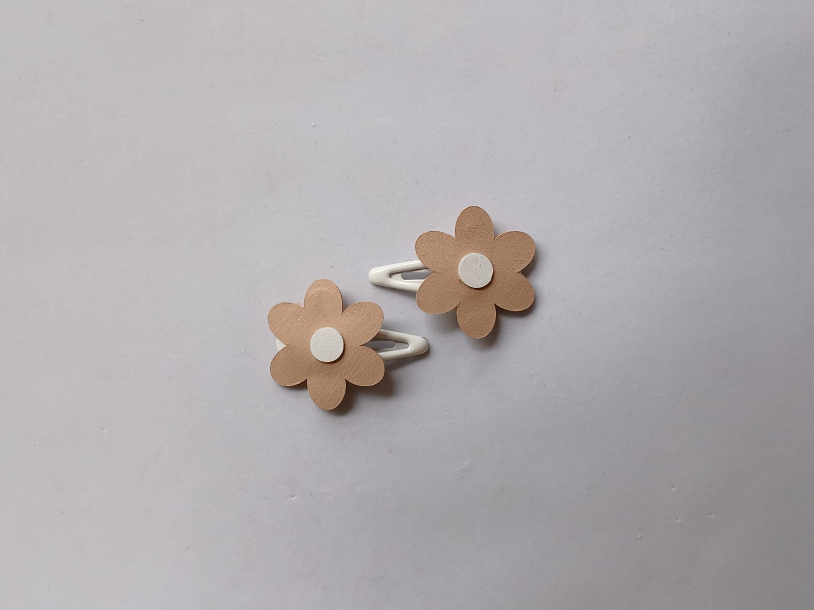 Meadow Flower Beige Clips