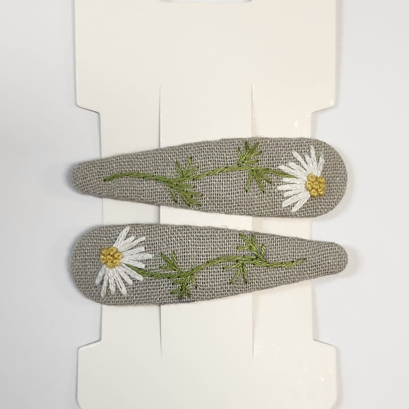 Hand Embroidered - Clip Daisy Set